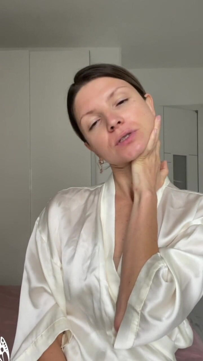 Gina Gerson: Handjob Pagi Solo