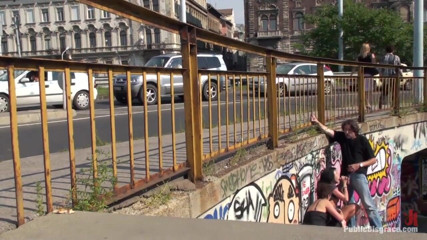 Public Disgrace by Kink: Jebana na zewnątrz