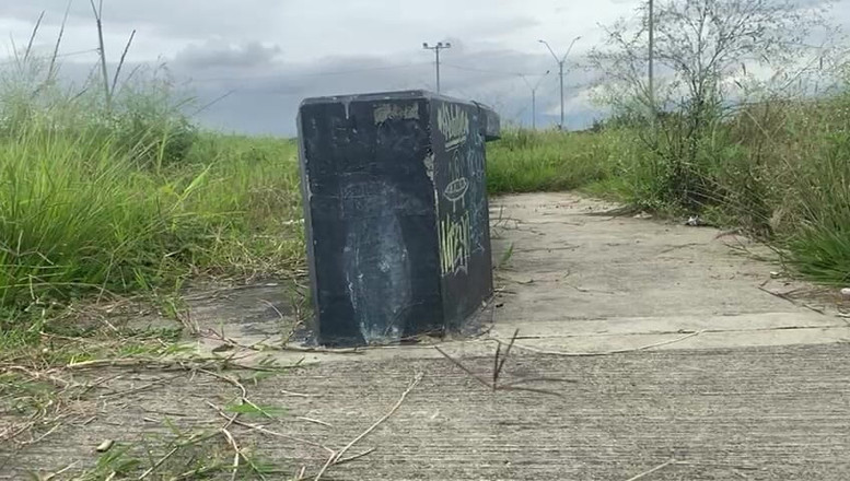 Mr Feet Colombia: Macho Verlässt Das Büro Und Wechselt in Der Öffentlichkeit Die Schuhe,...