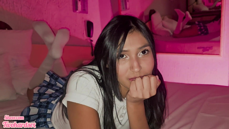 Teen sex 66: ek larki sauteli bahan ko uske tang andar supar kamshot...