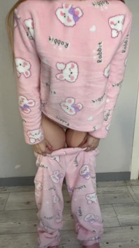 Pappa jag vet att du älskar mina bröst och min söta röv :)