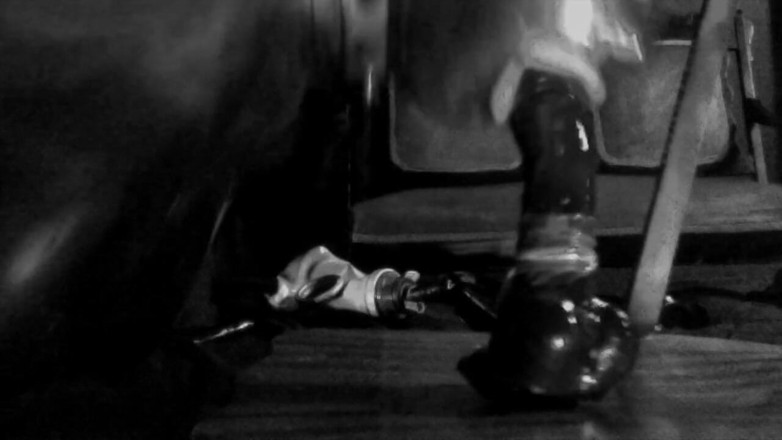 Kali Futa: Rubberdoll suck dildo