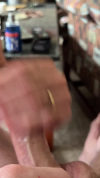 Pau afiando e esguichando