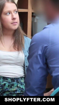 Пухку тінку Брук Блісс спіймали на крадіжці і дуже жорстко відтрахали