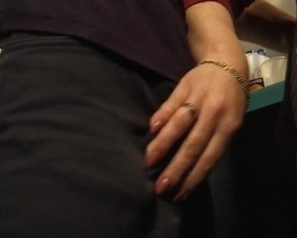 Busty German Sluts: सेक्स शॉप में बड़े स्तनों वाली जर्मन चोदने लायक मम्मी की चूत की चुदाई