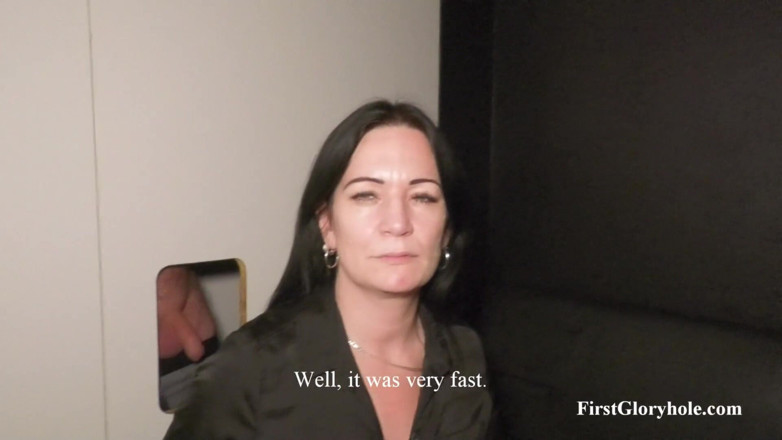 First Gloryhole: Femeie matură de 43 de ani Helen - prima gaură în zid - gloryhole,...