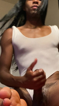 Dominatoare feminină versatilă în curul muscular