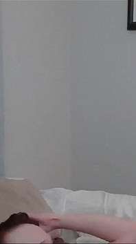 늙은 남자 딜도와 깊은 목구멍에 핥는 웹캠 쇼 십대