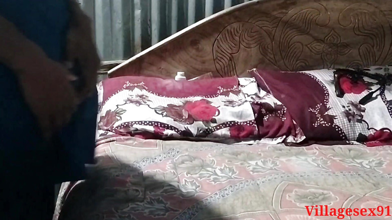 Villagesex91: Гаряча зріла індійська дружина займається сексом