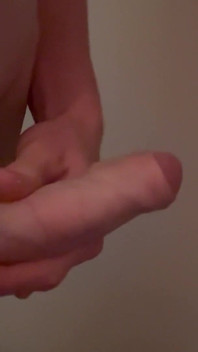 Masturbazione di un ragazzo solista un grosso cazzo magro - video personali su richiesta