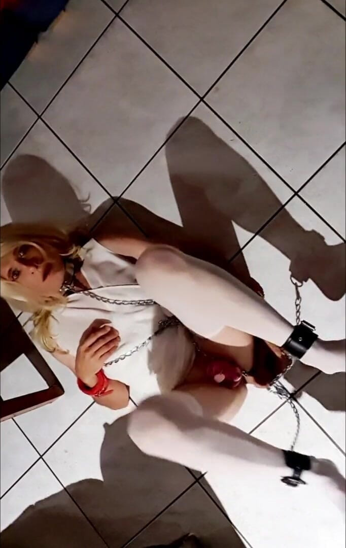 SissyVanessaslut: ek gulaam ki tarah chalo main khud ko chodta hoon