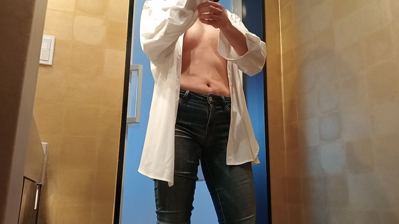 Mayumi Kanzaki: Cởi Đồ Lót Và Mặc Quần Jean Bó Và Áo Sơ Mi