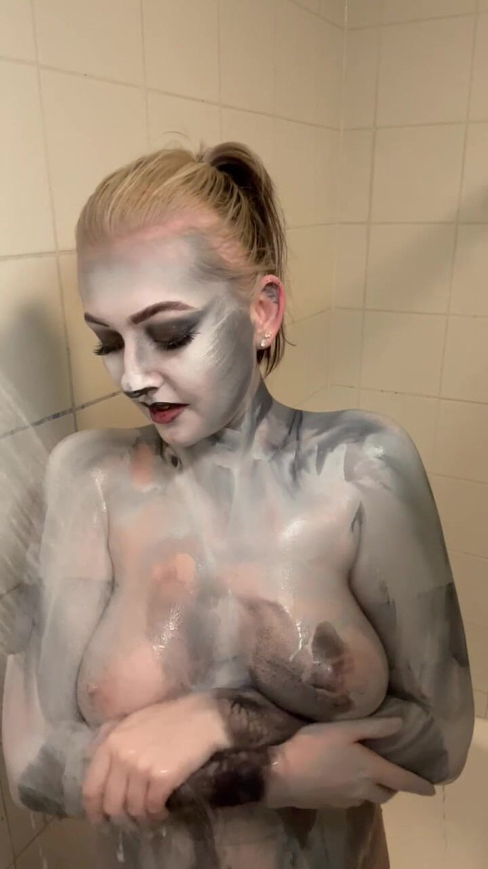 Em Yang: Cosplay, Loona Wolf, peinture corporelle, enlèvement et jeu de nichons