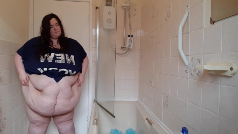 SSBBWLadyBrads: SSBBW belly jiggles and shakes