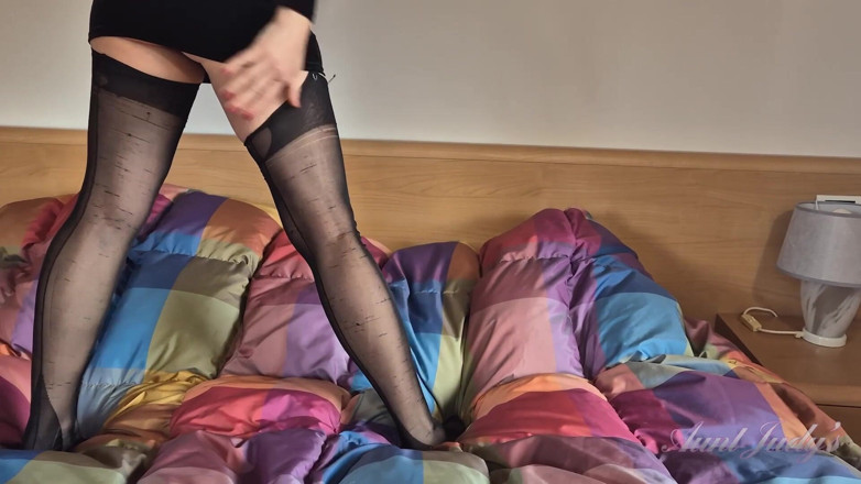 Aunt Judy's: Tantejudys - Geile Amateur-milf Wanilianna Zeigt Ihre Sexy Kurven Im Schlafzimmer