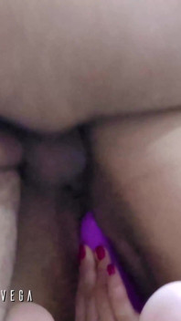 Je baise la bite de ma chatte juteuse !!