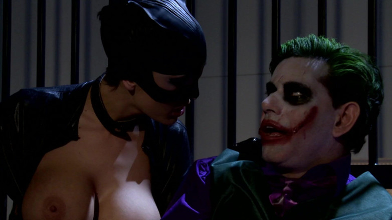 Very hot hardcore: Sexy catwomen e harley quinn vengono scopate da joker