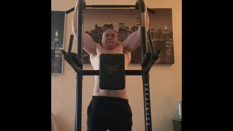 Alex Igogo: Мастурбація та спортзал