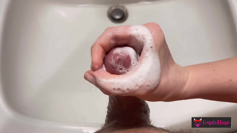 Coupleflage: Hướng dẫn - Cách rửa sạch cặc của bạn