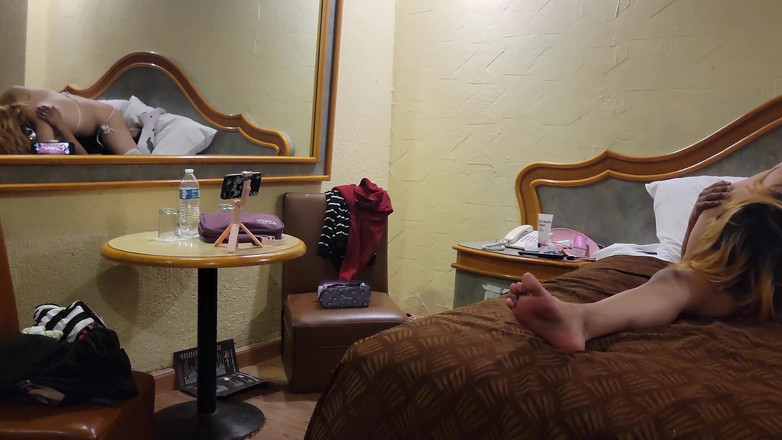 Crystal Phoenix: Teman saya dan saya menghabiskan malam bersama bercinta