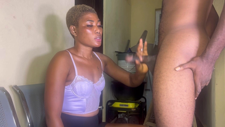 Prettypussy102: Mio marito e le mie cameriere vorrei che possa scoparmi...