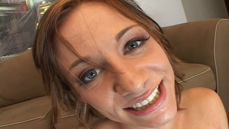 My Porn King: O mamă sexy excitată geme de plăcere în timp ce două...