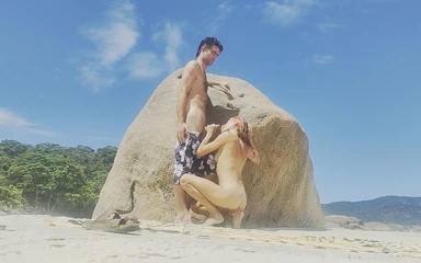 Magia Rosa: Hiding in the Beach in Rio De Janeiro