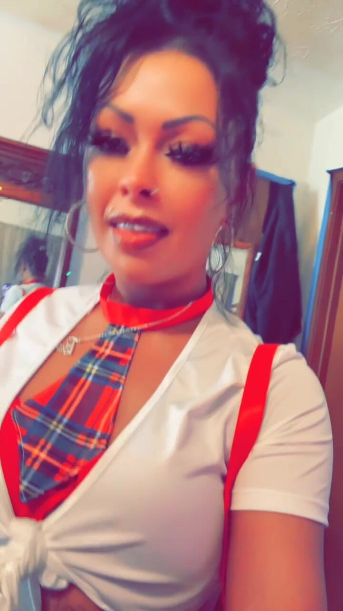 Krystal Petite Treat: Lil provoca prostituta
