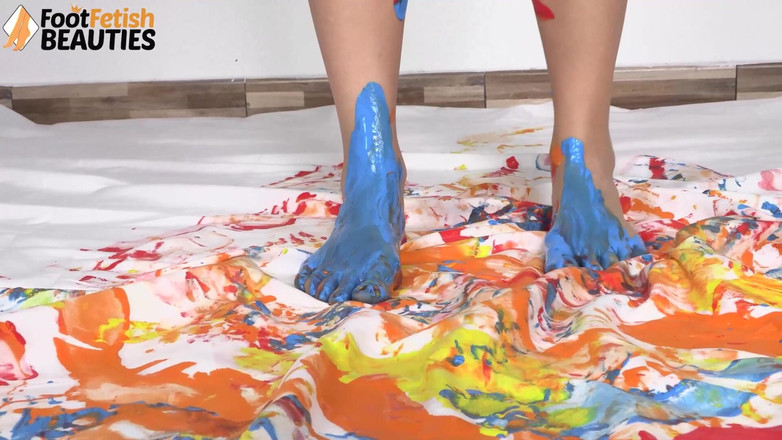 Foot Fetish HD: La mora Diva si riempie i piedi e le mani...