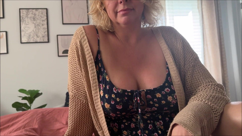 Brianna Beach: Stepmom's Hot Friend Fucks Me Before Bed - Brianna Beach - Alex...