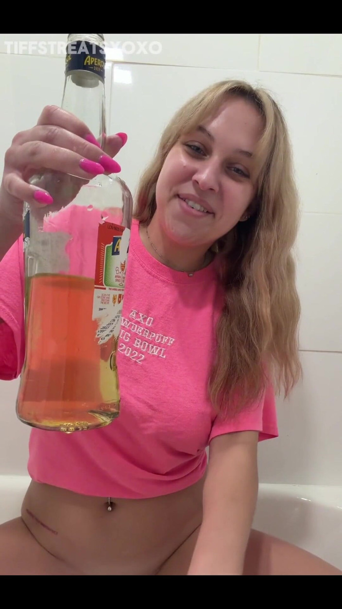 Tiffstreatsxoxo: 11 Pees, One Video!!