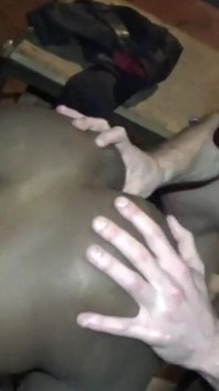 Sexy zwarte billen geneukt door Guillaumpe Wayne voor leuke casting porno