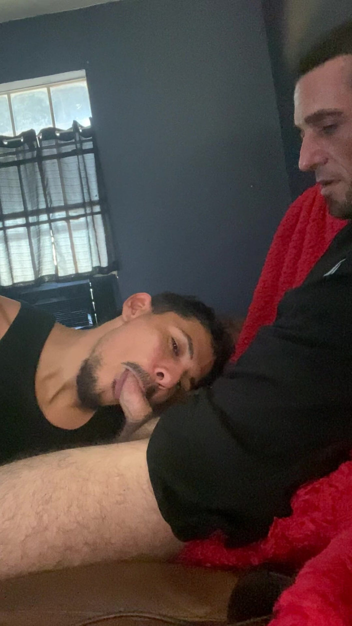 Texas-Toxicos: Guardare porno e farsi distrare cazzi facilmente. Succhiare il cazzo è...