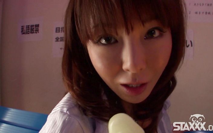 Staxxx: Em gái châu Á vú to thủ dâm với máy rung
