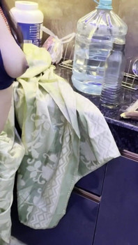 热辣的哥在厨房里被干