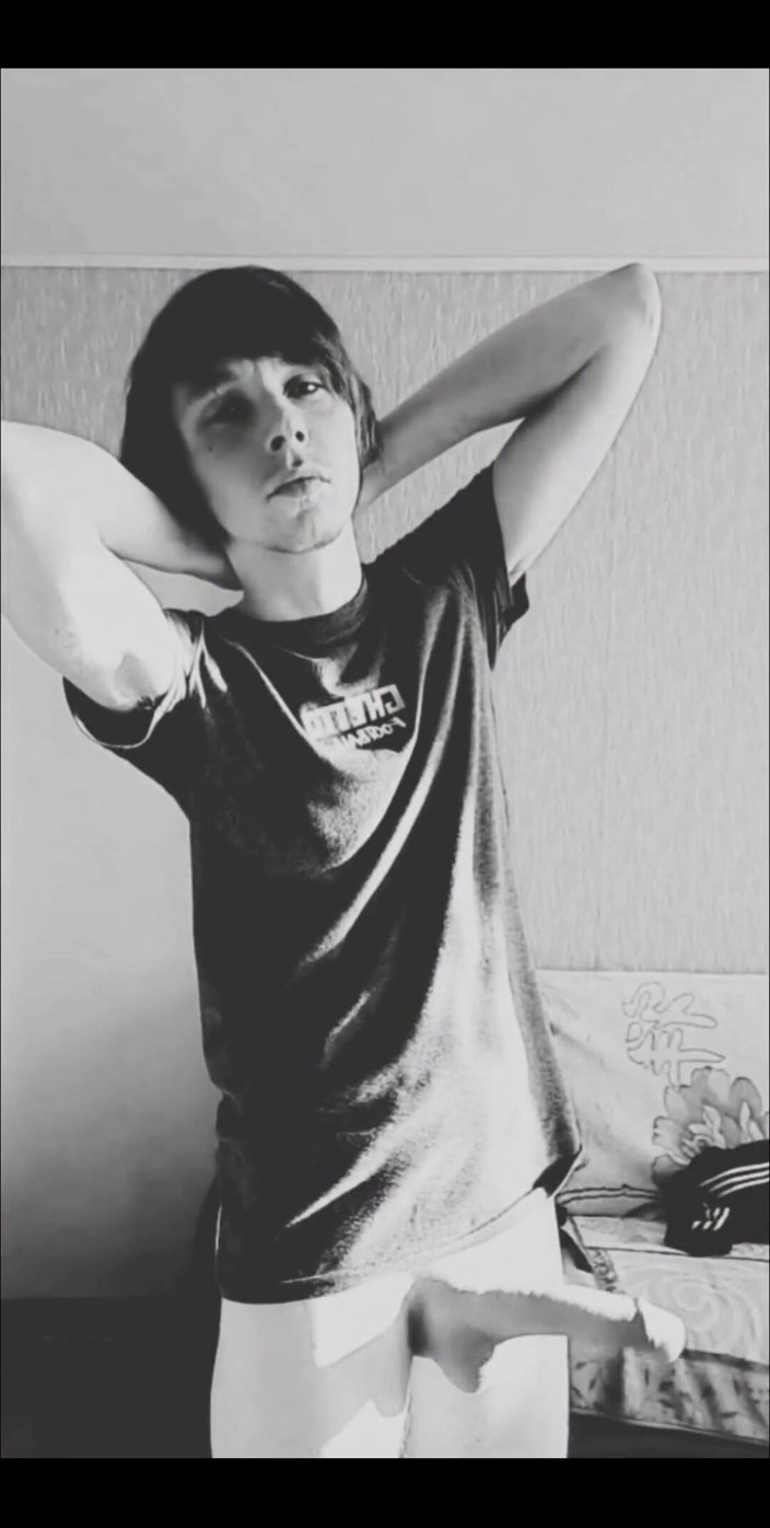 Latvian_boy: Masturbazione solitaria
