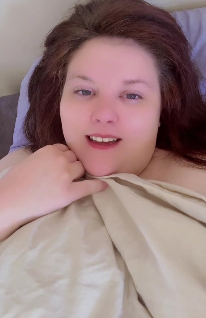 Aliceqii: Przyrodni brat POV budzi mnie na seks