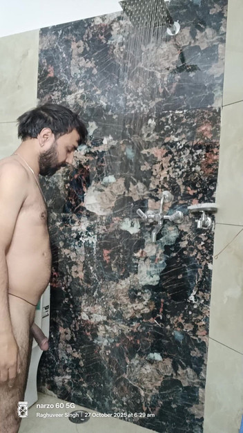 Rajasthani-old-lover: Un garçon indien du Rajasthan montre sa masterbation et suce...