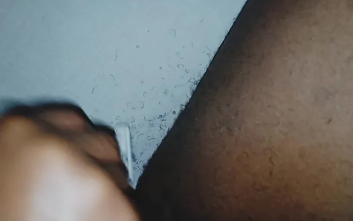 Bad boy studio: Holí mi velké černé péro a pak to šuká část 5 holení koulí znovu