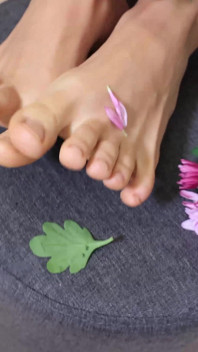 Sexy Teen Footgirl Andrea
