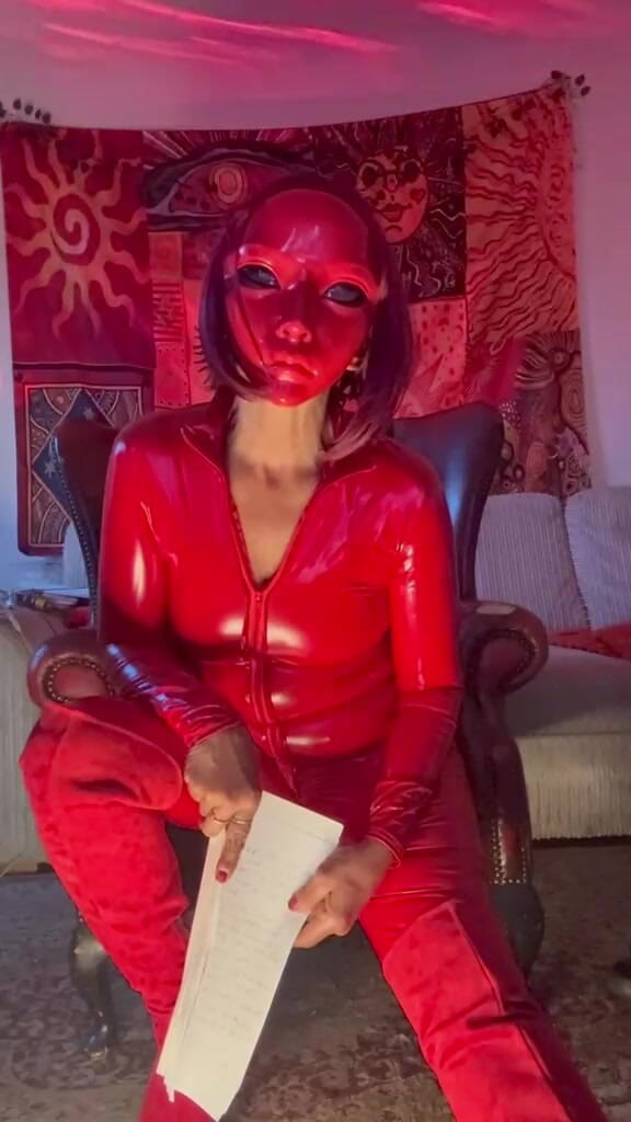 blackberrymilf: Satin roșu