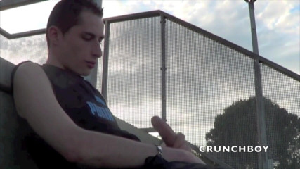 Crunch Boy: Niesamowity ryzykowny seks na stadionie !!!