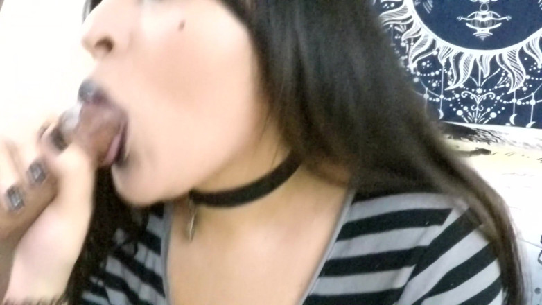 VickyVixen: Chica gótica con curvas engaña a su novio