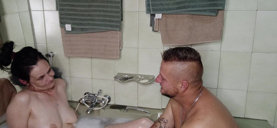 Bigjoefuckalott: Moi et ma demi-sœur dans le bain