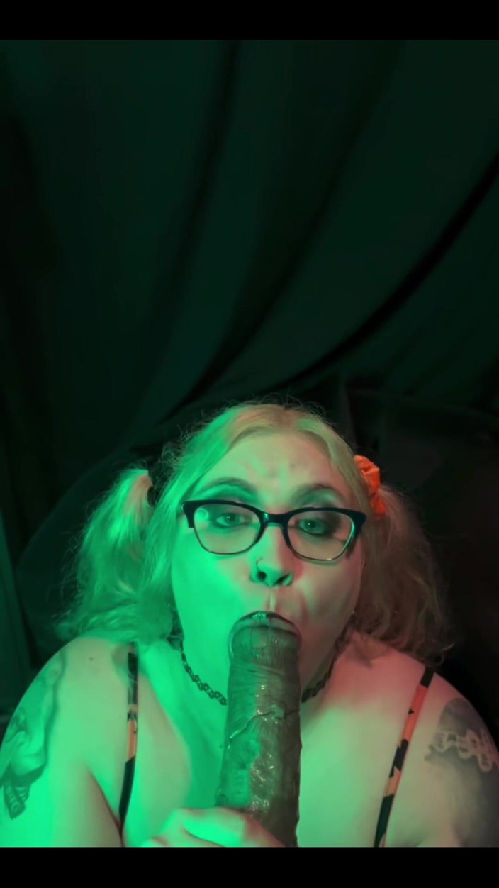 Goth bimbo: Canavar yarak sakso