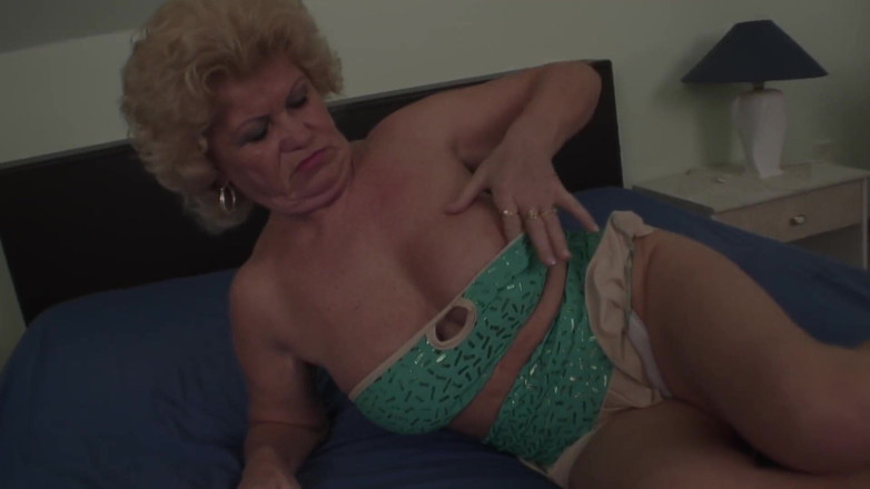 Mature Climax - 100% Mature Videos: Грудаста зріла блондинка відтрахана