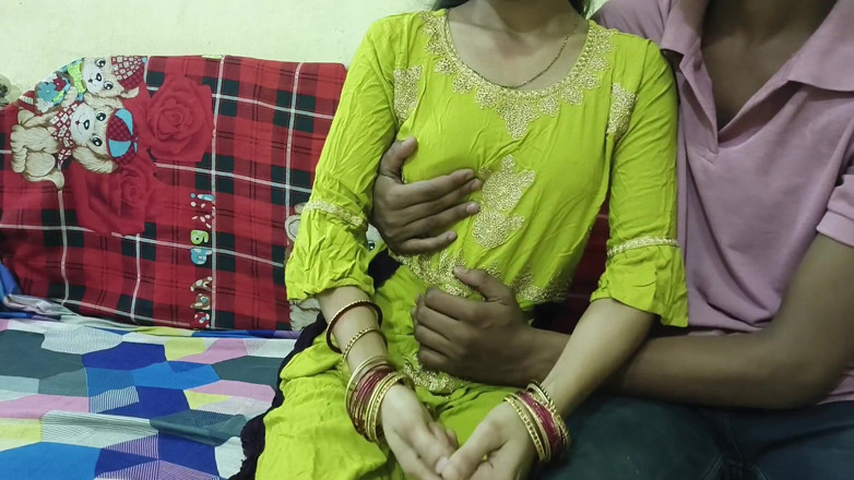 Your kavita bhabhi: インドの義理の息子が18歳の義理の息子の部屋に入り、セックスをしている
