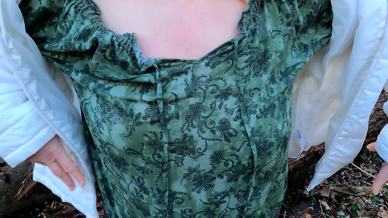 Bouncy Tits Action: Ner med blusen, jag vill slå bröst