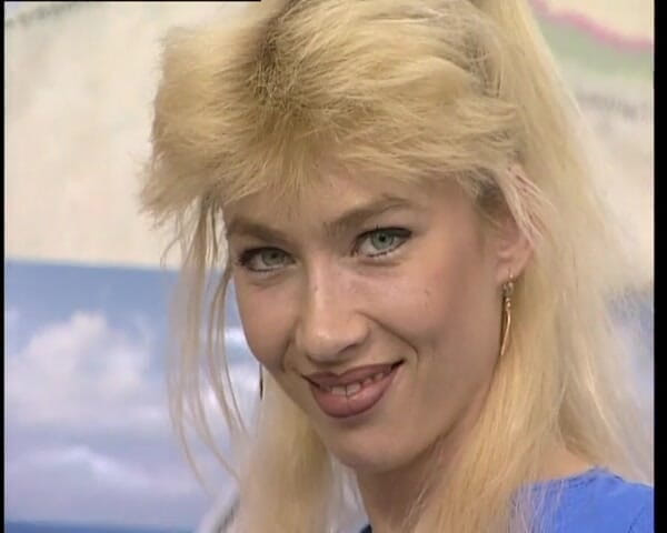 YOUR FIRST PORN: Konigin Der 90 Er Jahre - 90年代のエティエネの女王 - エティエネ