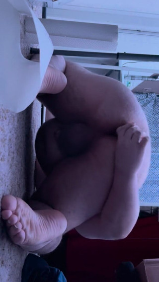 Chubbybidude: ぽっちゃりゲイの男はディルドで彼のお尻を埋める